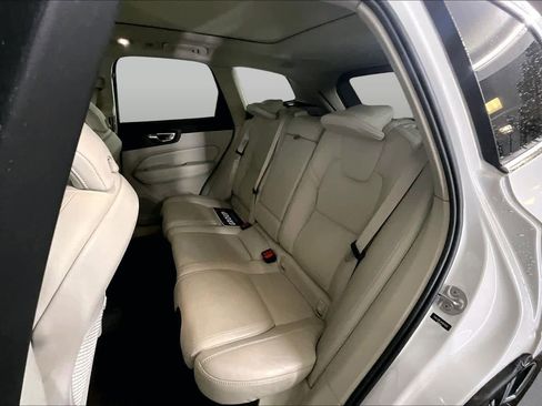 Used 2022 Volvo XC60 B5 Inscription w/ Climate Package AWD/4WD image 21
