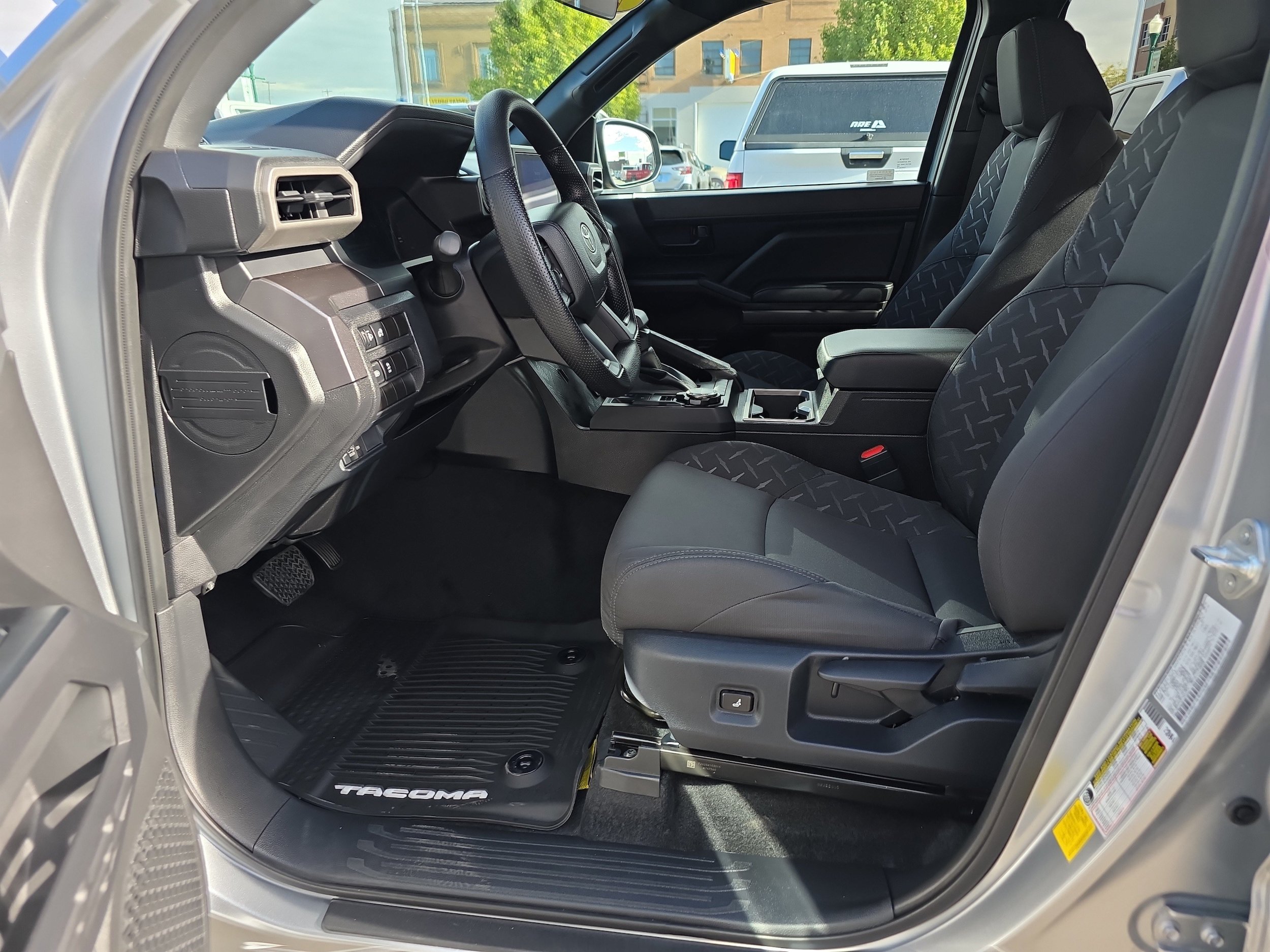 Used 2026 Toyota Tacoma 4x4 Double Cab image 2