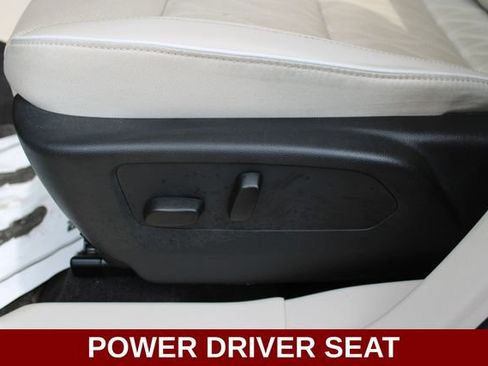 Used 2022 Buick Envision Avenir w/ Technology Package II FWD image 3