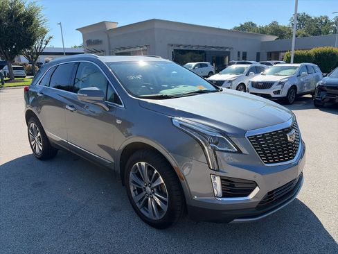 Used 2020 Cadillac XT5 Premium Luxury AWD/4WD image 4