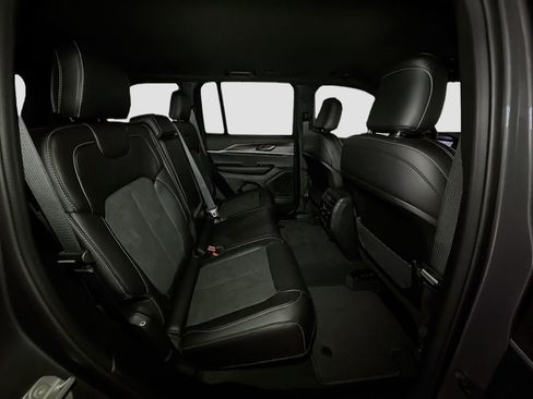New 2026 Jeep Grand Cherokee Altitude AWD/4WD image 31