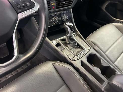 Used 2024 Volkswagen Jetta SE FWD image 21