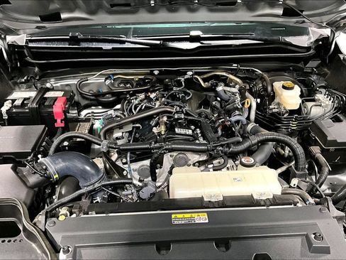 Used 2025 Toyota Tacoma SR5 AWD/4WD image 11