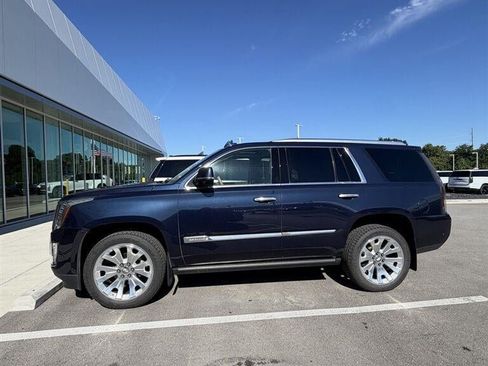 Used 2018 Cadillac Escalade Platinum AWD/4WD image 2