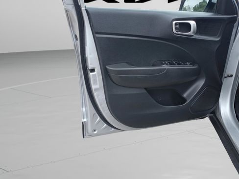 Used 2022 Hyundai Venue SEL w/ Cargo Package image 25