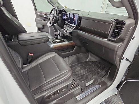 Used 2023 GMC Sierra 1500 SLT AWD/4WD image 39