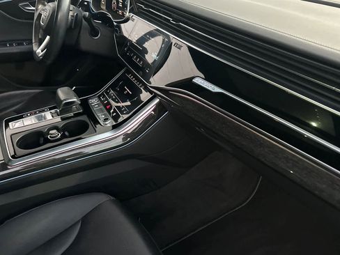 Used 2019 Audi Q8 Prestige image 16