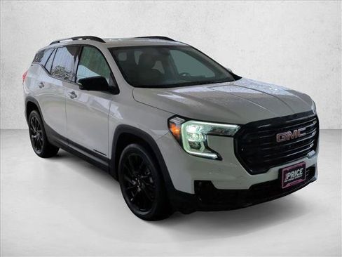 Used 2024 GMC Terrain SLT w/ Infotainment Package II AWD/4WD image 2