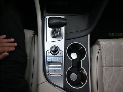 Used 2021 Genesis G70 2.0T w/ Prestige Package image 16