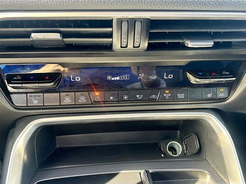 Used 2024 MAZDA CX-90 3.3 Turbo w/ Preferred Plus image 17