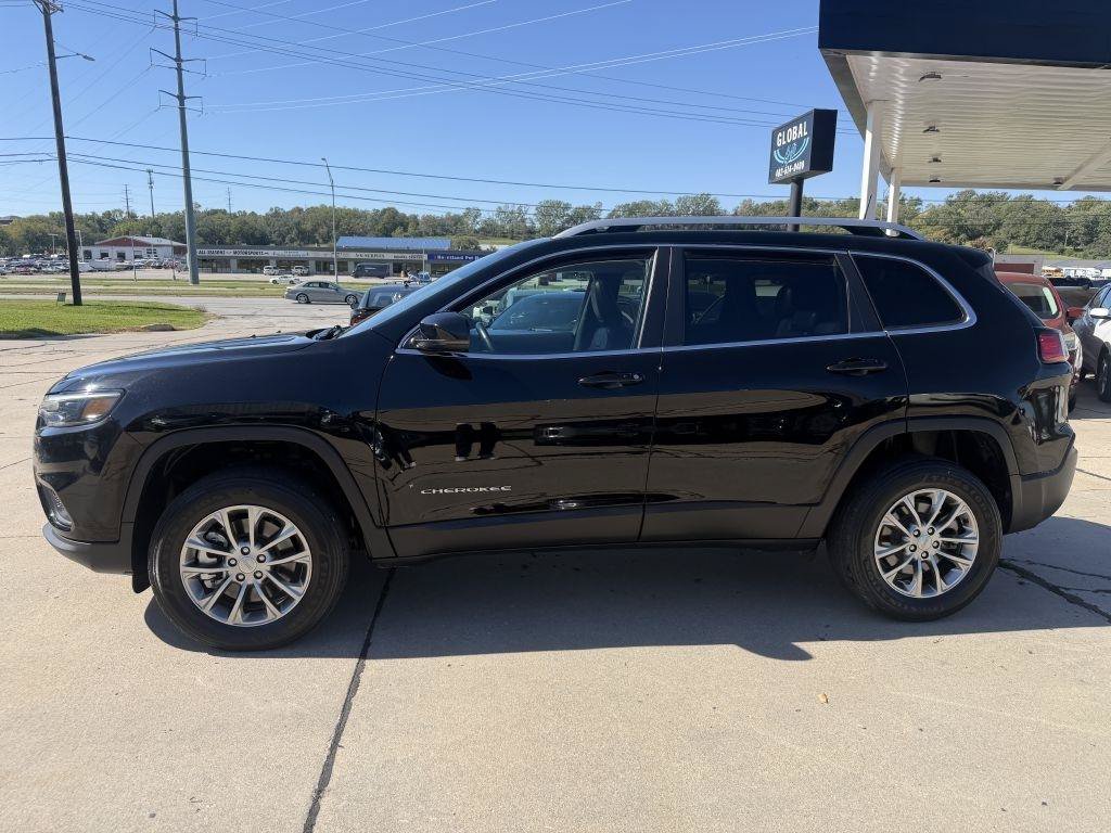 Used 2021 Jeep Cherokee Latitude Lux w/ Sun & Sound Group AWD/4WD image 3