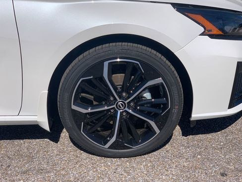New 2026 Nissan Altima 2.5 SR w/ SR Premium Package FWD image 6