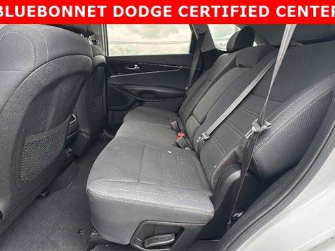 Used 2019 Kia Sorento LX w/ LX Convenience Package image 14