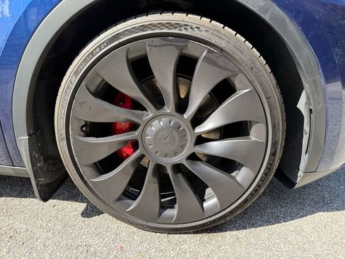 Used 2023 Tesla Model Y Performance image 7