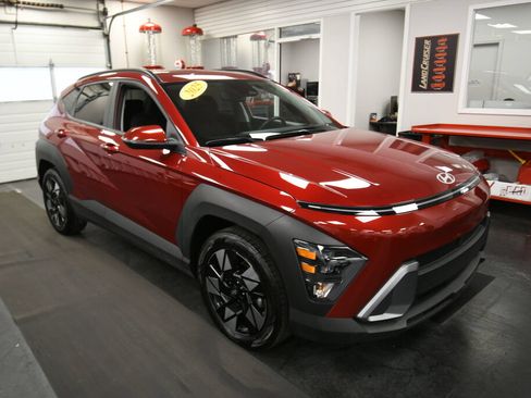 Used 2025 Hyundai Kona SEL FWD image 2