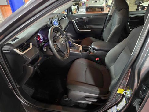Used 2021 Toyota RAV4 LE AWD/4WD image 20