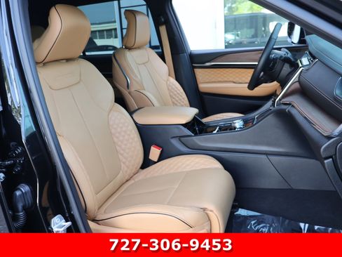 Used 2025 Jeep Grand Cherokee L Summit w/ Advanced Protech Group IV AWD/4WD image 23