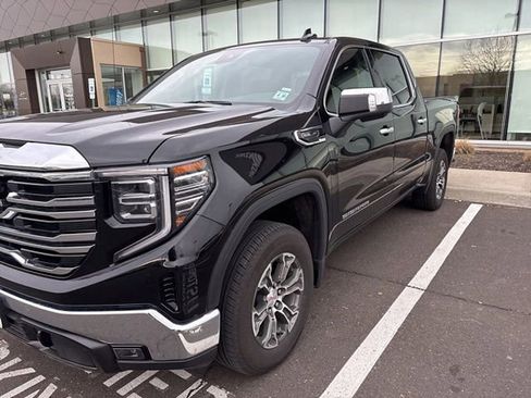 Used 2025 GMC Sierra 1500 SLT image 2