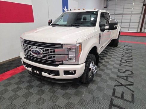 Used 2019 Ford F350 Platinum w/ Platinum Ultimate Package image 4