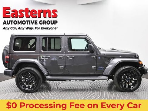 Used 2025 Jeep Wrangler Unlimited Sahara AWD/4WD image 4