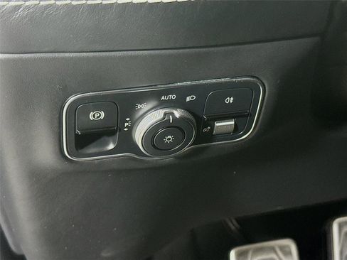 Used 2022 Aston Martin DBX AWD/4WD image 3