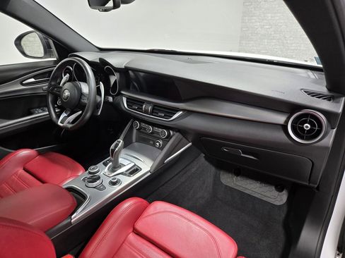 Used 2022 Alfa Romeo Stelvio Veloce image 59