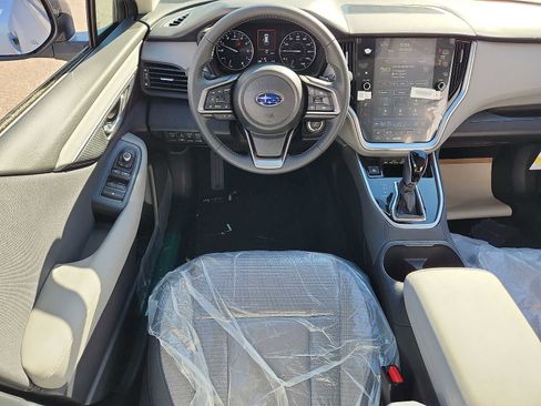 Used 2025 Subaru Outback Premium AWD/4WD image 11