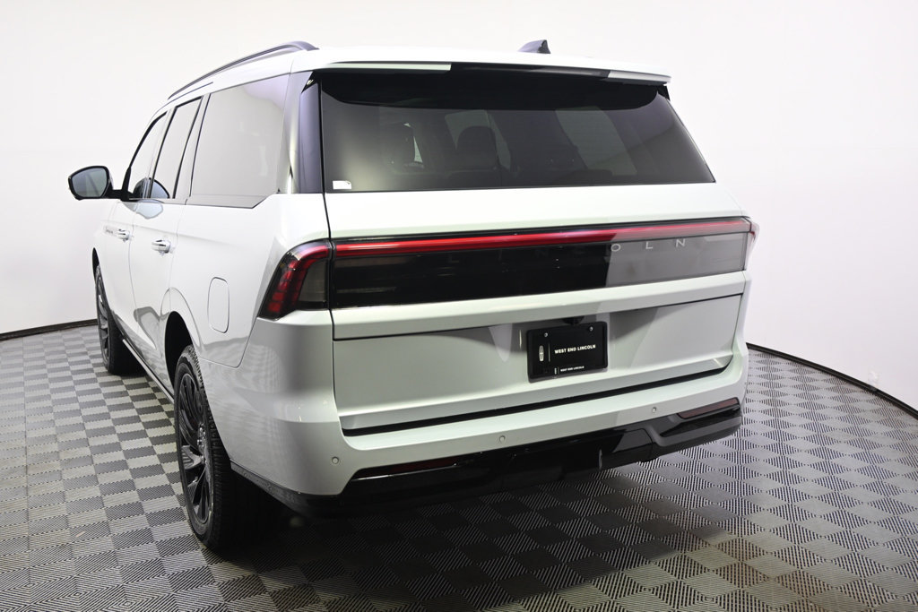 New 2026 Lincoln Navigator Reserve AWD/4WD image 4