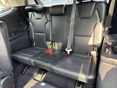Used 2024 Kia Telluride EX w/ EX Captain's Chair Package FWD image 11