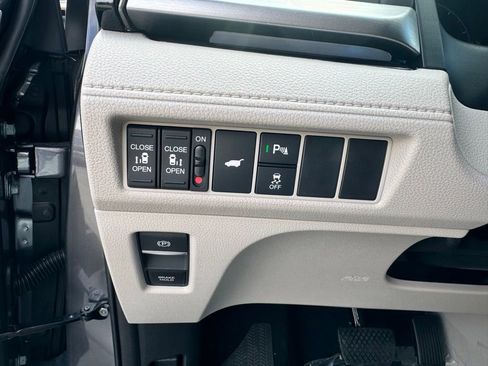 New 2026 Honda Odyssey Touring image 12
