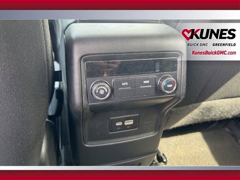 Used 2023 GMC Acadia SLE FWD image 36