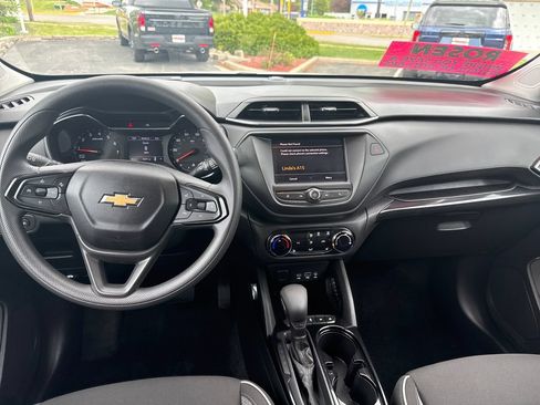Used 2022 Chevrolet TrailBlazer LT FWD image 21