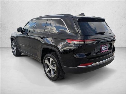 Used 2023 Jeep Grand Cherokee Limited w/ Luxury Tech Group II image 8