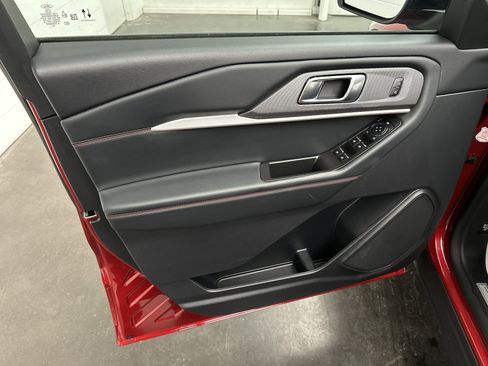 Used 2025 Ford Explorer ST-Line w/ ST-Line Street Pack AWD/4WD image 20