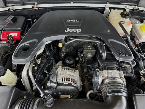 Used 2020 Jeep Wrangler Rubicon w/ Uconnect 4C Nav & Sound Group image 34