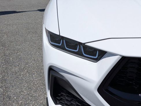 Used 2024 Ford Mustang GT RWD image 9