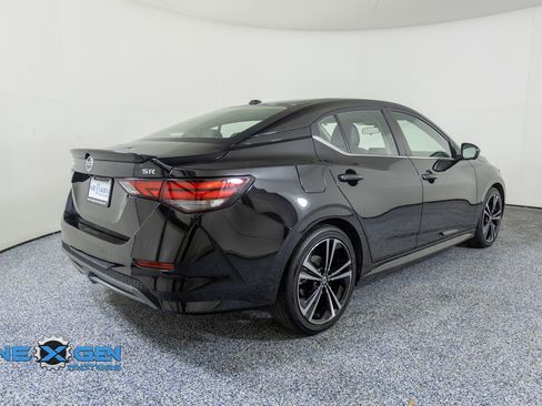 Used 2022 Nissan Sentra SR w/ SR Premium Package FWD image 7