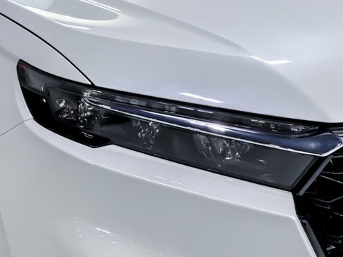 Used 2025 Honda CR-V EX image 12