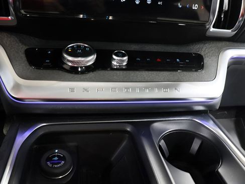Used 2025 Ford Expedition Tremor AWD/4WD image 11