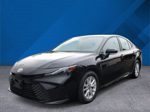 Used 2025 Toyota Camry LE FWD image 5
