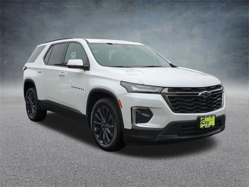 Certified 2023 Chevrolet Traverse RS image 3