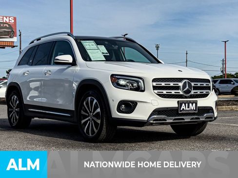 Used 2022 Mercedes-Benz GLB 250 4MATIC w/ Premium Package image 4