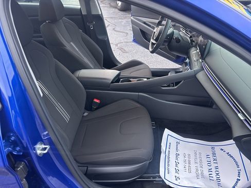 Used 2024 Hyundai Elantra Blue image 16