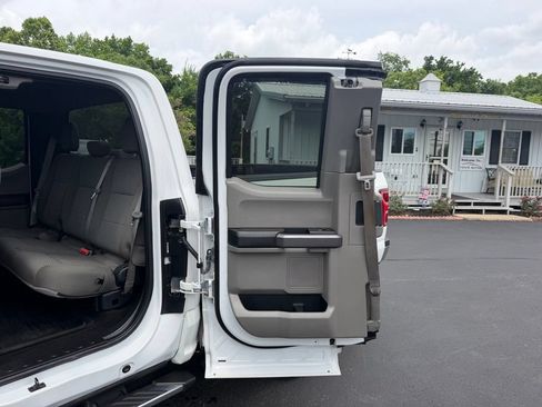 Used 2019 Ford F150 XLT w/ Equipment Group 302A Luxury AWD/4WD image 19