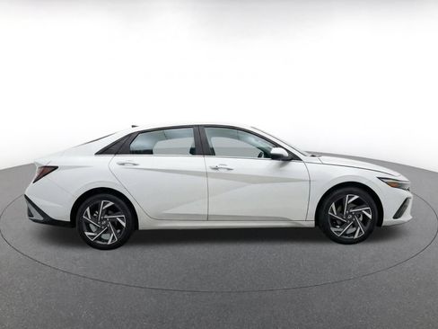 Used 2025 Hyundai Elantra SEL FWD image 10