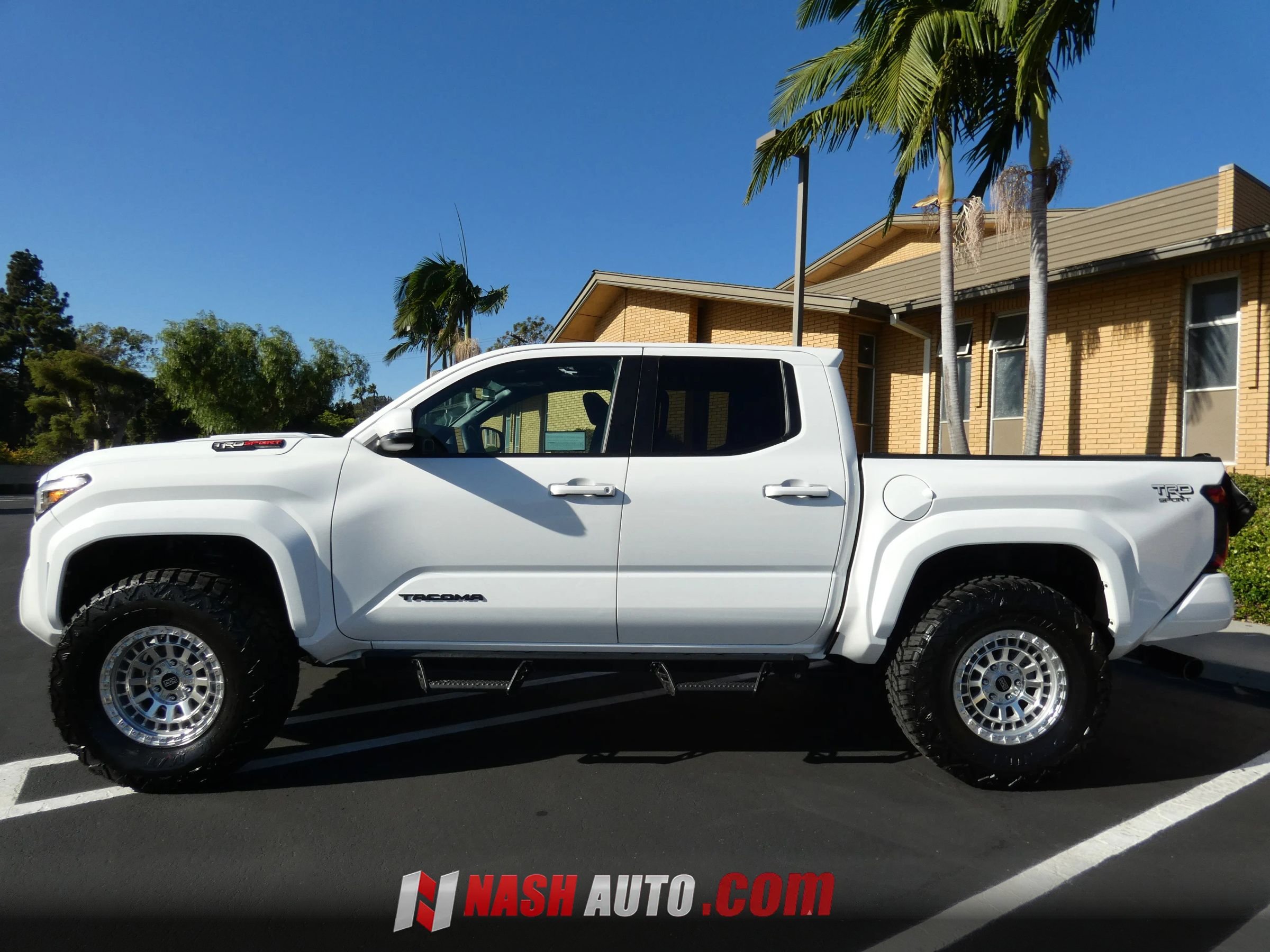 Used 2026 Toyota Tacoma TRD Sport w/ TRD Sport Upgrade Package AWD/4WD image 14