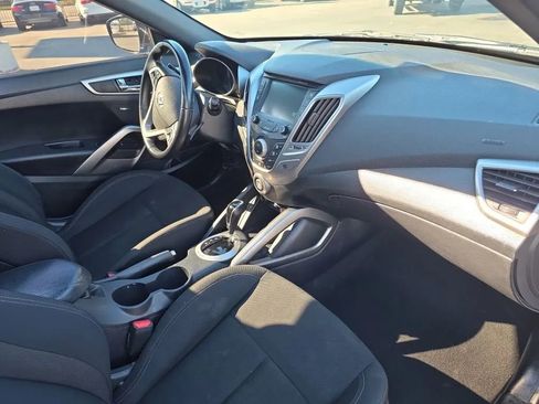 Used 2017 Hyundai Veloster Value Edition image 13