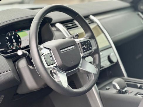 Used 2024 Land Rover Discovery Dynamic SE image 12