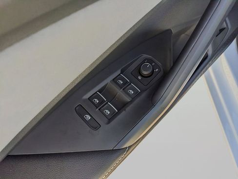 New 2026 Volkswagen Jetta SE FWD image 18