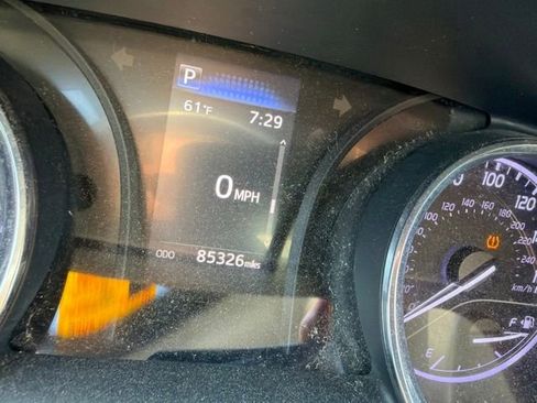 Used 2020 Toyota Camry SE FWD image 13